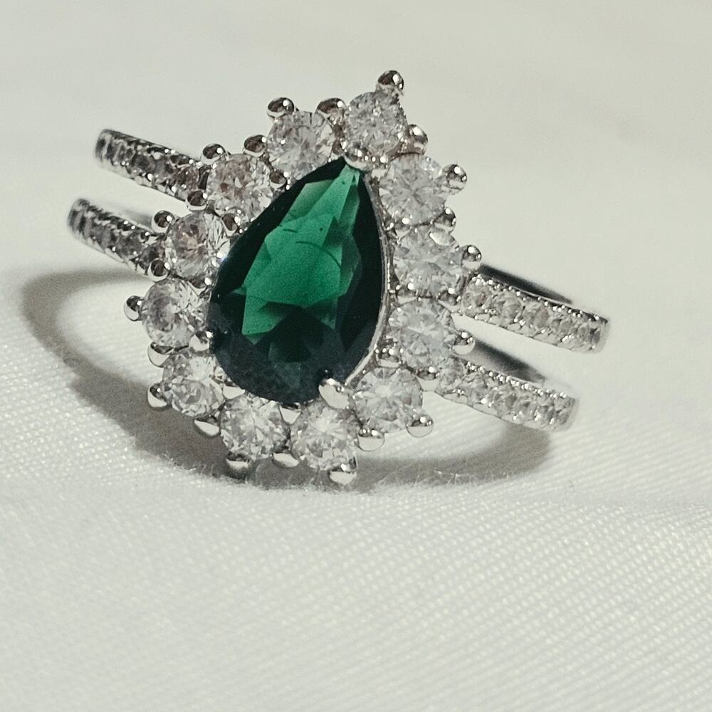 NWOT Bomb Party Ring Simply Wonderful Dark Emerald SZ 7